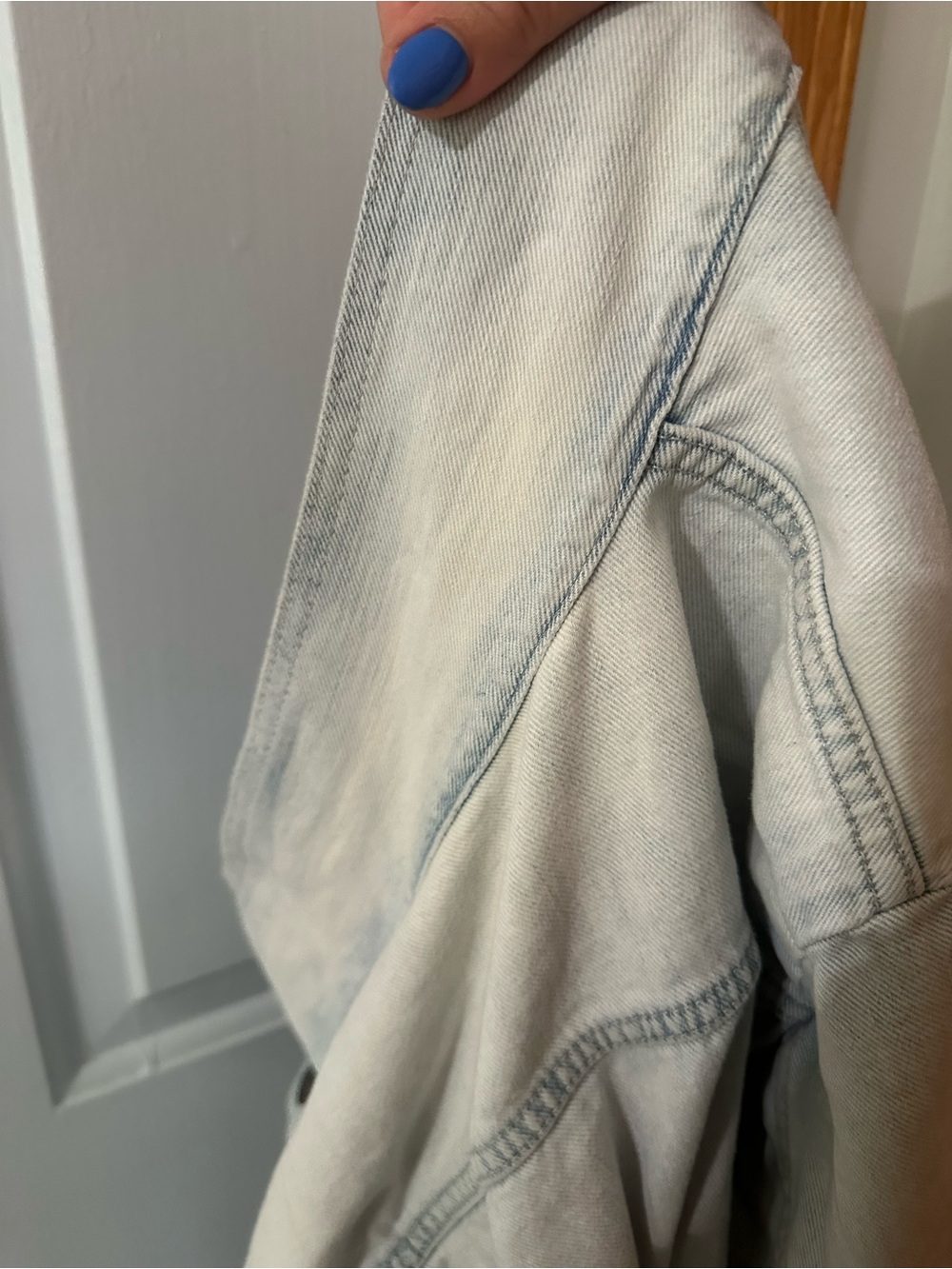 Gap Light Wash Faded Distressed Denim Jacket - Women XL - Picture 11 of 13